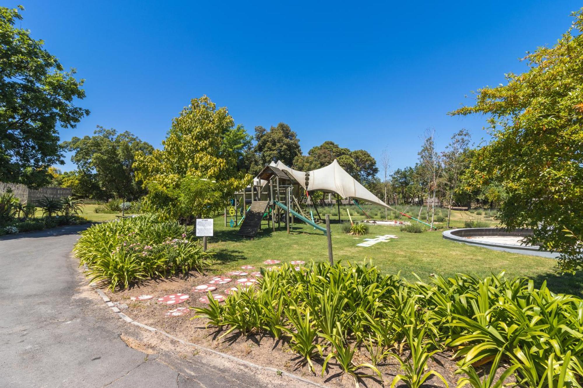 Val De Vine Hotel Stellenbosch Exterior photo